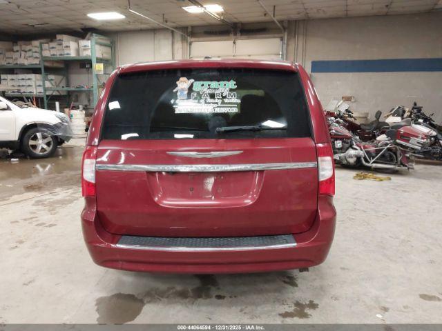 Chrysler Town & Country Touring Image 11