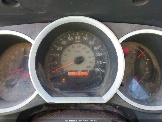 Toyota Tacoma Image 4