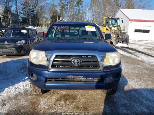 Toyota Tacoma Image 2