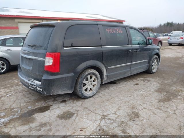 Chrysler Town & Country Touring Image 10
