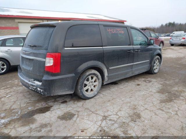 Chrysler Town & Country Touring Image 10