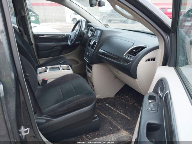 Chrysler Town & Country Touring Image 2