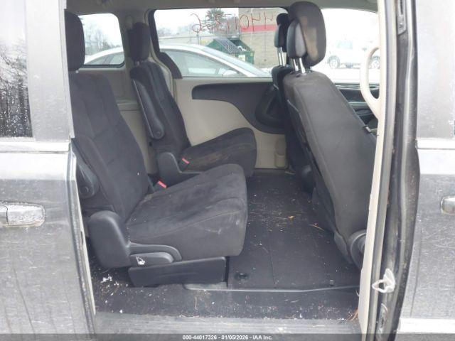 Chrysler Town & Country Touring Image 5