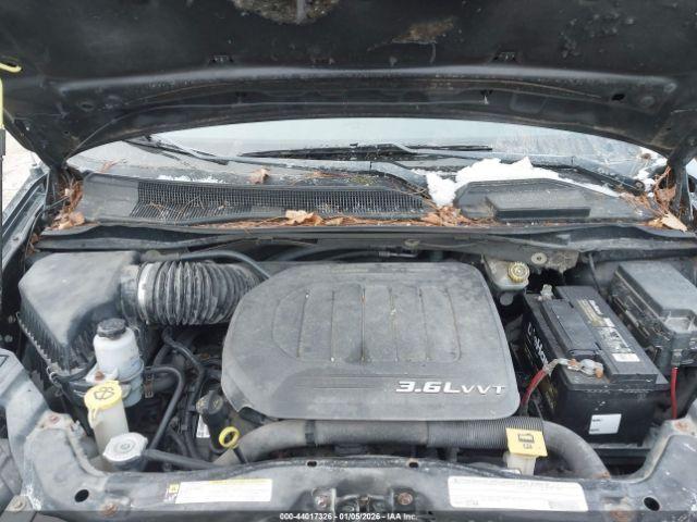 Chrysler Town & Country Touring Image 6