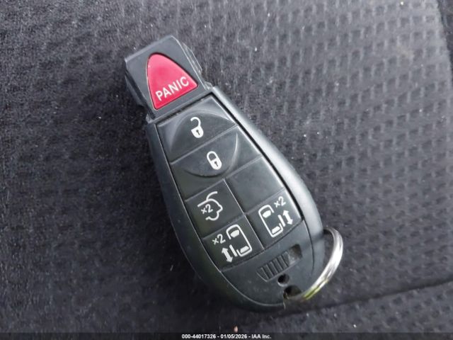 Chrysler Town & Country Touring Image 8