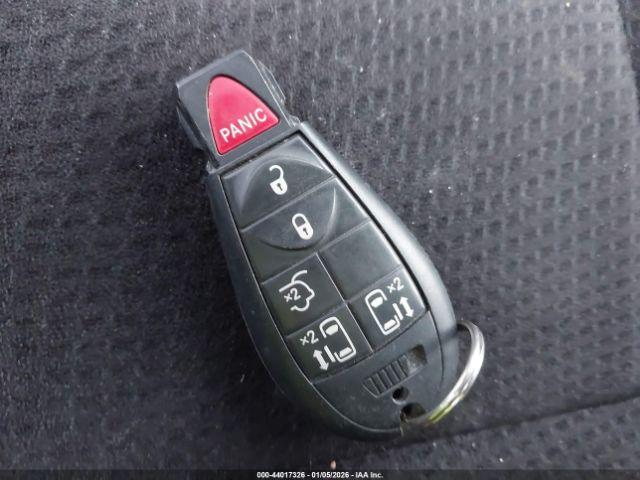 Chrysler Town & Country Touring Image 8