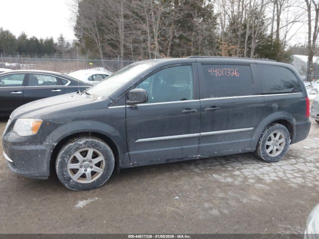 Chrysler Town & Country Touring Image 12