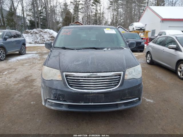 Chrysler Town & Country Touring Image 9