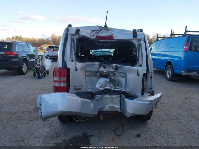 Jeep Liberty Sport Image 2