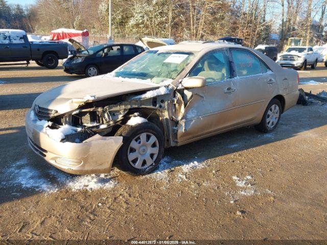 Toyota Camry Le Image 4