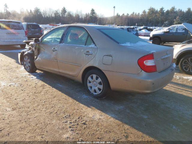 Toyota Camry Le Image 3