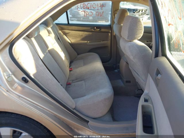 Toyota Camry Le Image 11