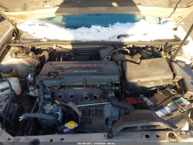 Toyota Camry Le Image 8