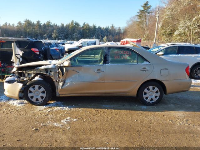 Toyota Camry Le Image 6