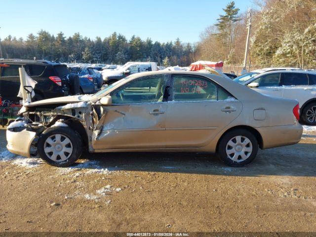 Toyota Camry Le Image 6