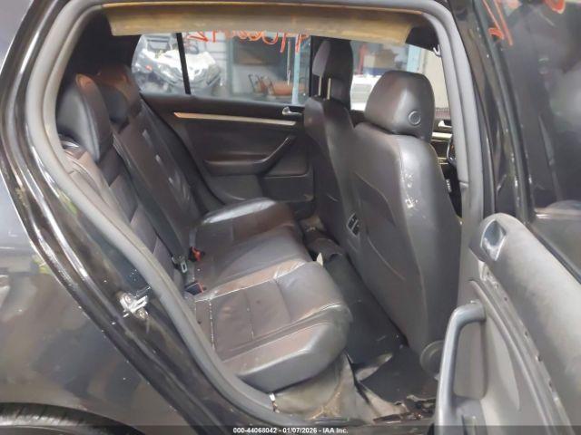 Volkswagen GTI 4-door Image 10